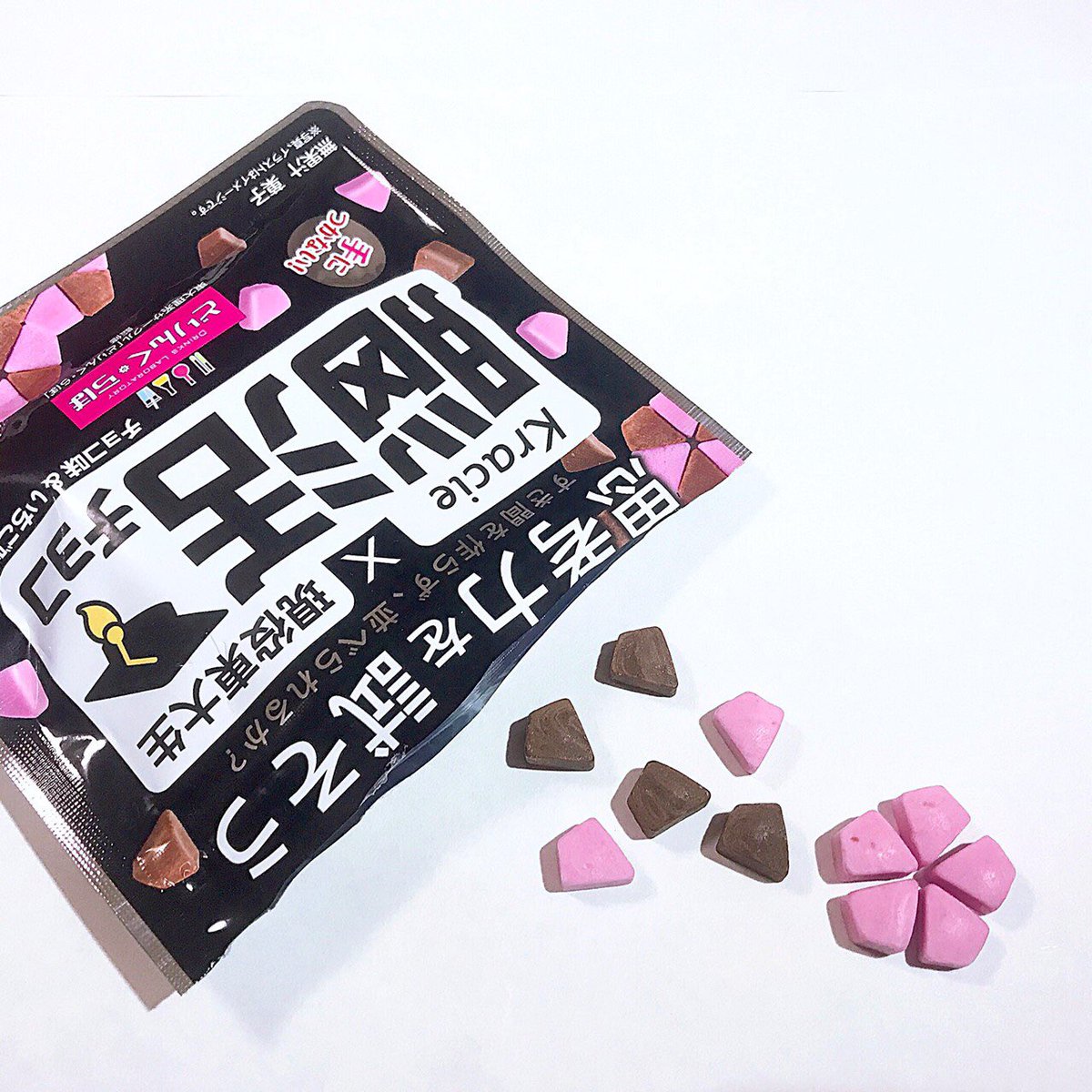 DrinksLabo's tweet photo. 昨年の五月祭で屋台出店したどりんくらぼ考案のお菓子が販売されます🌟
ねるねるねるねなどの知育菓子で有名なクラシエフーズさんとコラボして、新商品開発に携わらせていただきました！！

パズルとして遊んで学べる #脳活チョコ は #ローソン さんで買えます！

#どりんくらぼ #クラシエフーズ https://t.co/b43mKig4zG