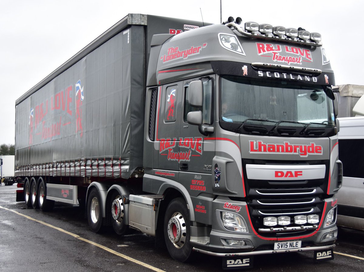 DAFTrucksUK's tweet photo. Alex of R&J Love Transport's silver #DAF XF is looking the part. π https://t.co/qXdovQ1xDC