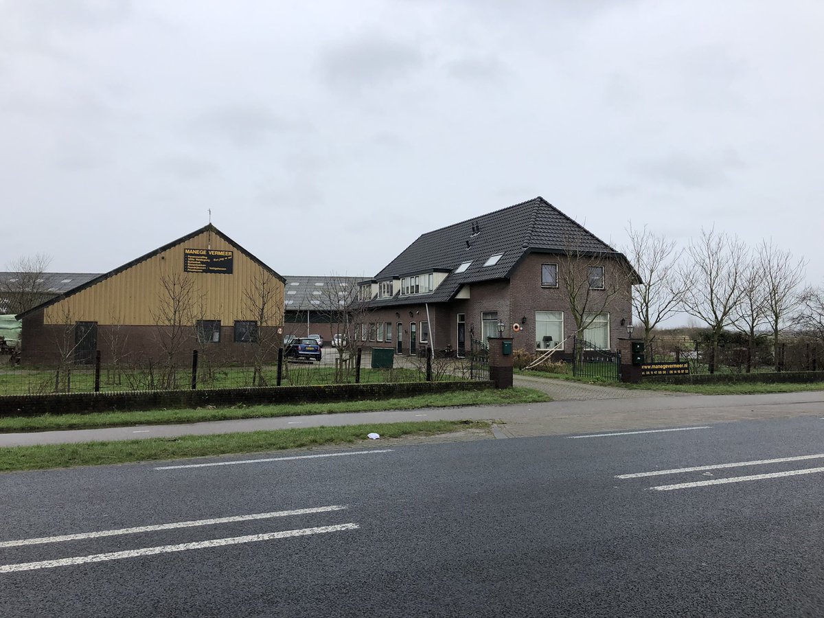 Bij de manege aan de N414 zijn ze daar wel blij mee. Vaak zat zagen ze het hier bijna verkeerd gaan bij de toerit naar het erf. #trajectcontrole #hvnl