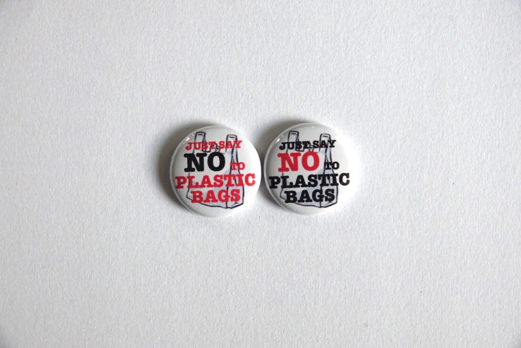 vegetarian6960's tweet photo. Blog更新しました！
JUST SAY NO TO PLASTIC BAGS 25mm 缶バッジ 販売開始！
#vegan #plasticbag #ヴィーガン
https://t.co/IpPdqeoxe6 https://t.co/QsqG1Dulm9