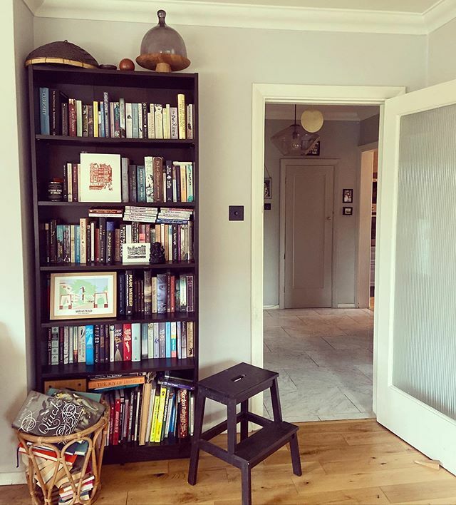 Home #shelfie Can you spot my Sweet Valley High books making a nuisance of themselves? #whyismyhomesowonky ift.tt/2uqQak7