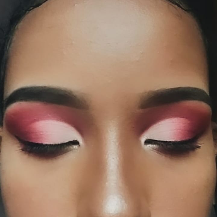 pqsereiaa's tweet image. Ei moça, tem um pouco de rosto na sua maquiagem. 

#makeformake #Make #makerosa #makelove #maketime