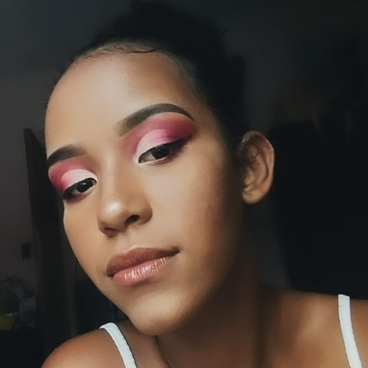 pqsereiaa's tweet image. Ei moça, tem um pouco de rosto na sua maquiagem. 

#makeformake #Make #makerosa #makelove #maketime