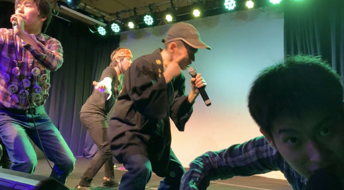 Kouzi_13's tweet photo. 赤提灯めっちゃ楽しかったし
ヲタクにアカペラは難しいは女子向の振り付けも組み込んでたり、座り込んでしまうぐらい期待以上の面白さやった笑 https://t.co/RzCHrXUokc