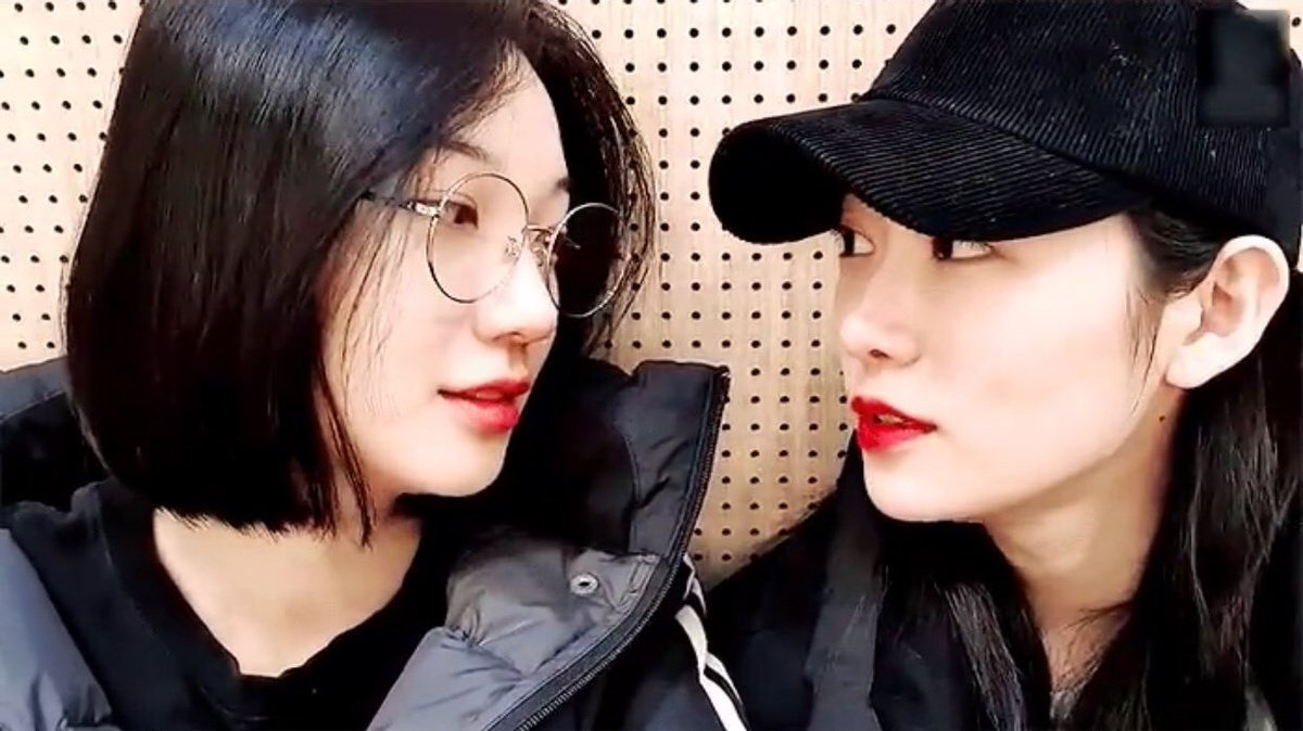 allforHINAPIA's tweet photo. find someone who stares at u like you're the prettiest angel they've ever seen in their life 🥰❤ #minkyaebin https://t.co/srKqckj5Fe
