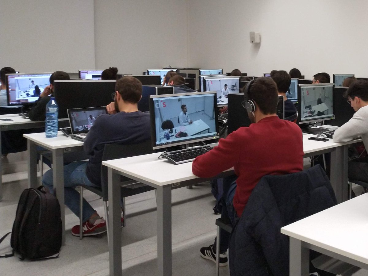 🗣️"Més del 70% dels estudiants de 4t de #Medicina de la <a href="/URVmedicina/">Facultat de Medicina i Ciències de la Salut</a> consideren que l’autoavaluació és una eina excel·lent per prendre consciència de les seves mancances i fortaleses en habilitats comunicatives"🥼 <a href="/universitatURV/">Universitat Rovira i Virgili</a>