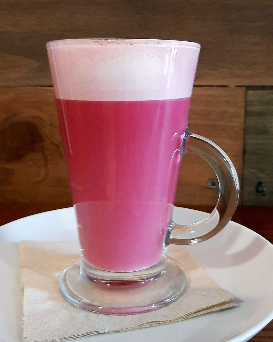 dragonlabmurcia's tweet photo. ¿Has probado nuestro PINK LATTE? Frambuesas, remolacha liofilizada y leche vegetal. Un color tan vivo como su sabor y nutrientes ☀️ https://t.co/JvzAxLSnrE
