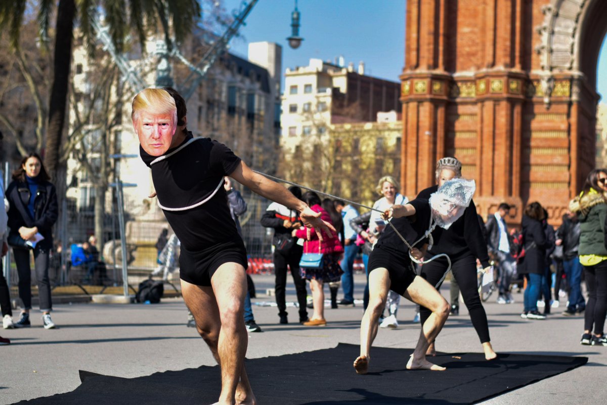 naranjotalento's tweet photo. Performance 22/02 "Odiarás haber nacido" . Una intervención promocional para nuestra nueva temporada de #BHATE que comienza este viernes 28/02 en @salaonbcn a las 21h. @salacuartapared @SalaAtrium @SalaHiroshima @RedSalasTeatro #teatre #teatro #teatrebcn @AgendaCultura https://t.co/o94Epg3zll