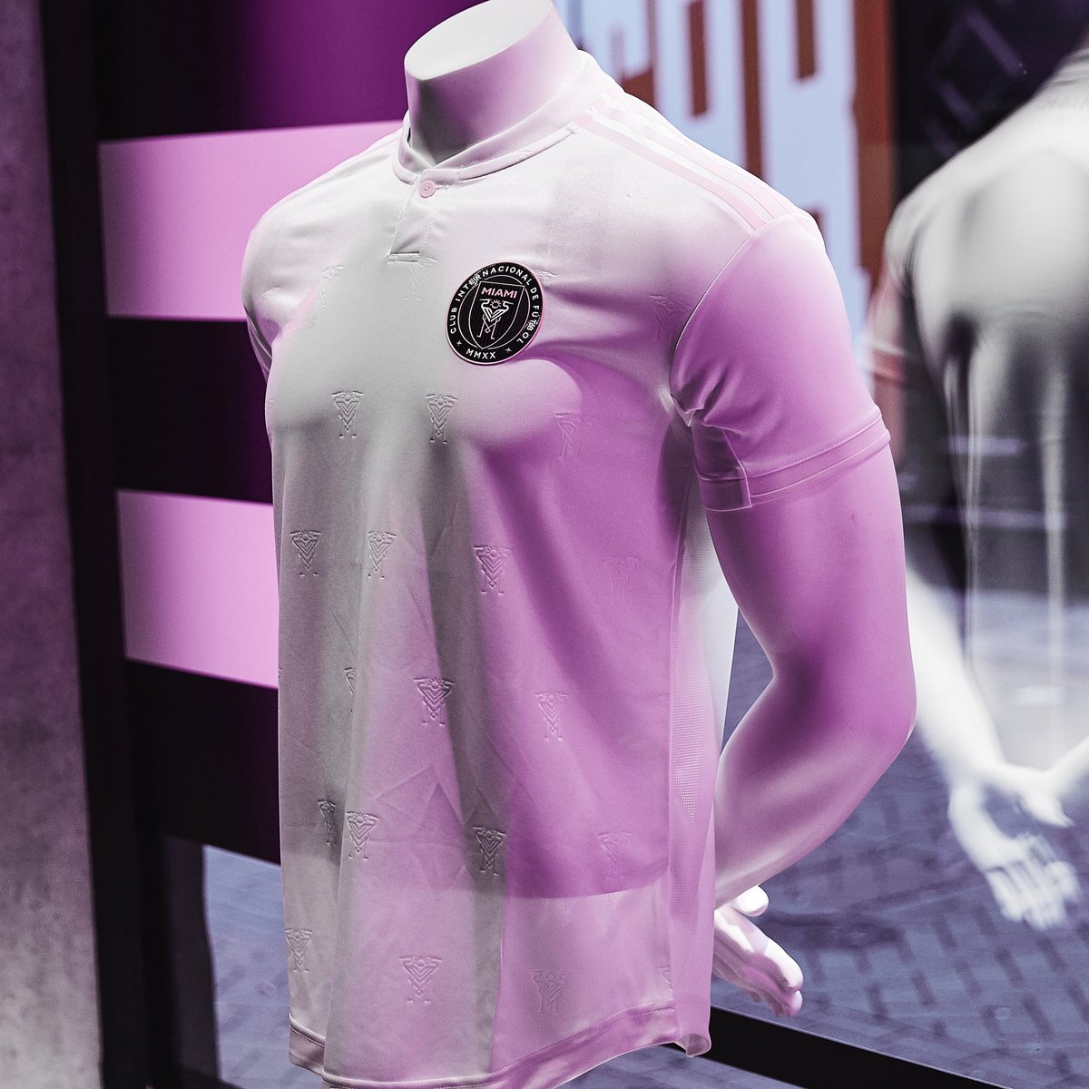 ProDirect_LDN's tweet image. Just landed at Pro:Direct 𝗟𝗗𝗡𝟭𝟵, the new adidas @InterMiamiCF 2020 MLS home and away jerseys.
-
Pro:Direct LDN19, 19 Foubert's Place, Soho, London, W1F 7QE