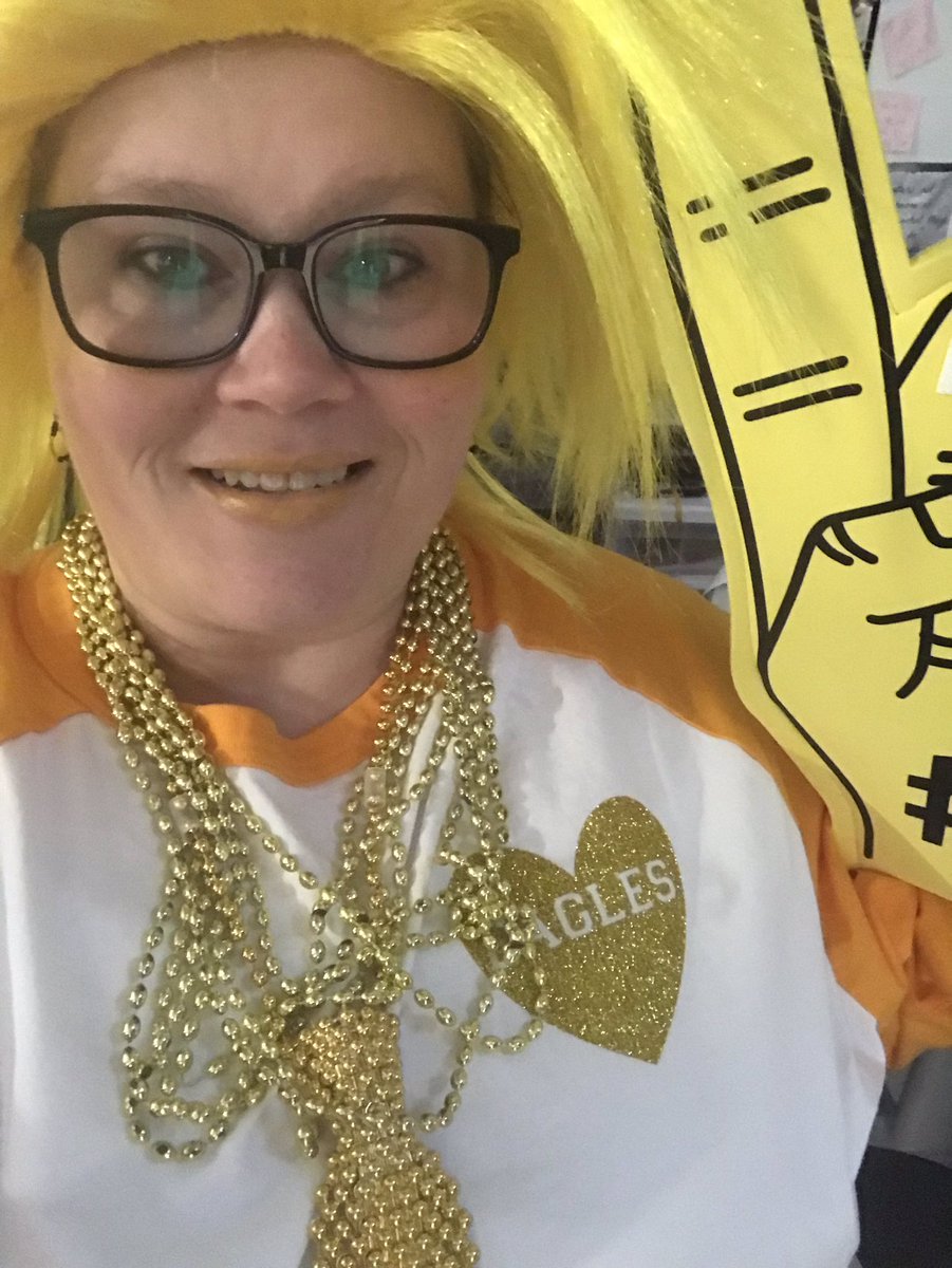 MrsSheffey's tweet photo. Team Spirit Day! My favorite team is @SummersideElem #LoveWC #LoveSS https://t.co/Mv2QA4WiOv
