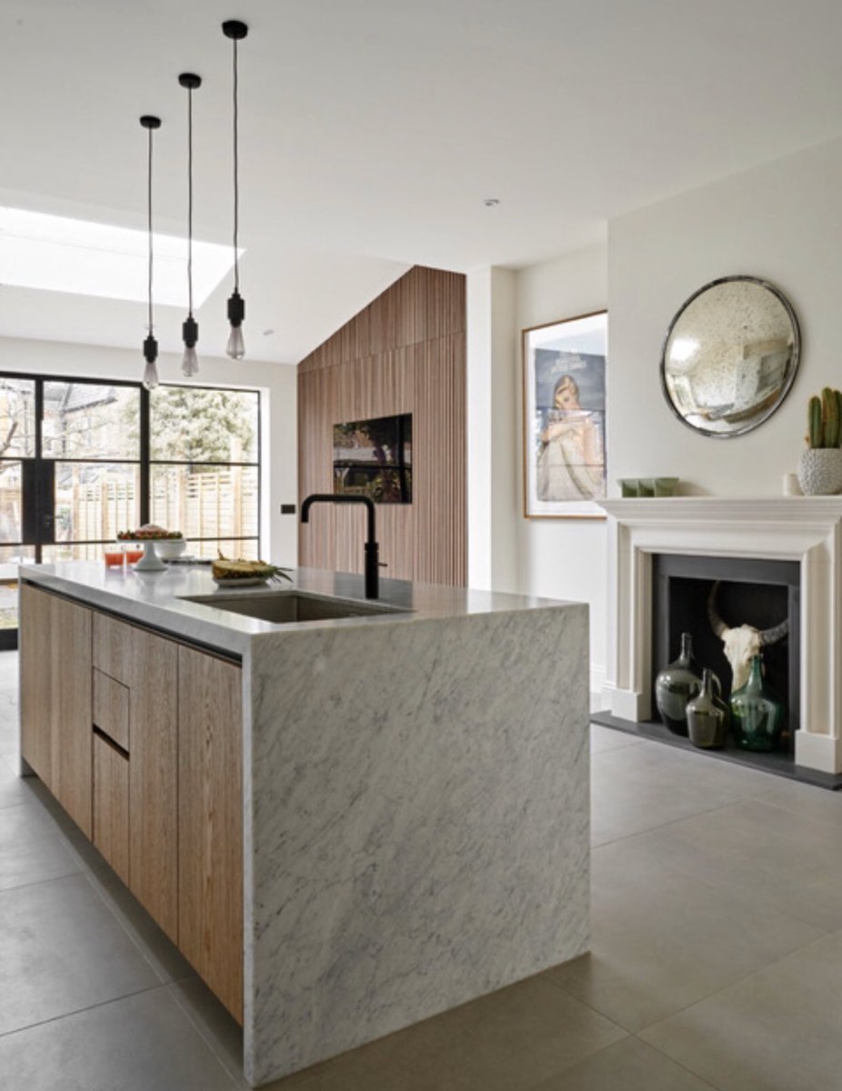 alexcrabtreepr's tweet photo. Talking kitchens over on Instagram! This was a @BrayerDesign kitchen that I styled recently with Nick Smith Photography! #kitchendesign #kitchens #kitchenpr https://t.co/hW2vs403XV