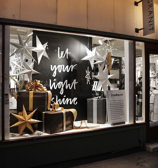 lednxt's tweet image. ...There is movement in the shop window, which fascinates and makes one curious. Light must be dynamic and individually adapted to any season or collection, the daytime or special actions.
#LEDlight #WindowLighting #CatchAttention #CommercialLight #DecorationLighting #Ecofriendly