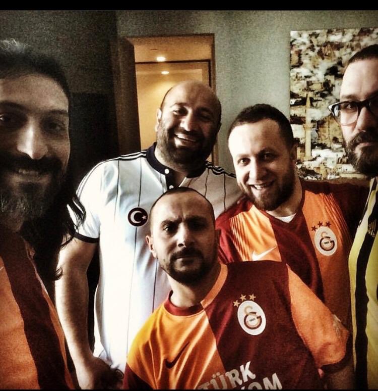 Spor dostluktur, kardeşliktir, yoldaşlıktır... 🎶⚽️🎶 #Gs ❤️ #Fb 
<a href="/Aytackanun/">Aytaç Doğan 💛💙</a> <a href="/HsnSnlndrc/">Hüsnü Şenlendirici</a> <a href="/SeyhmusBozo/">Bozo</a> <a href="/bulent_genc/">bulent_genc</a> <a href="/TaksimTrio/">Taksim Trio</a>