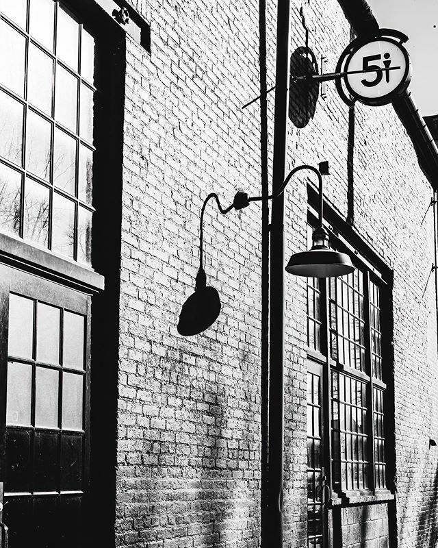koreanbro's tweet photo. Wondering around the city and looking for something...
-
-
#canon #eos5d #5dclassic #shoton5d #bnw_captures #bnw_style #bnw #blackandwhite #shadows #signs #windows #doors #brinks #squares #texture #street #city #baltimore #travel #visitWondering around the city and looking f… https://t.co/rfVmHDCyRe