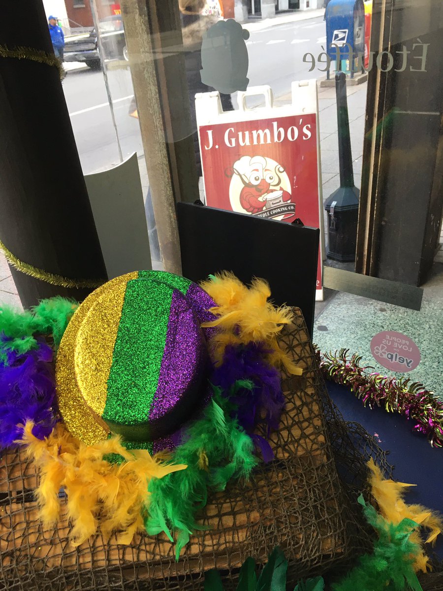 JGumbosTN's tweet photo. #MardiGras in Nashville, #JGumbos style at lunch...Cajun &amp; Creole food plus @gambinosbakery King Cake 

Downtown in @NashArcade https://t.co/ASfszQtcMw