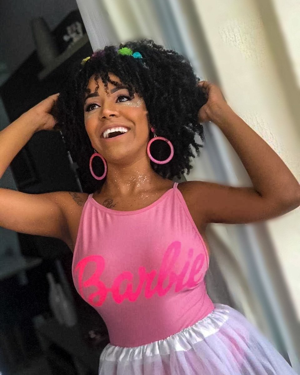 afrodaay's tweet photo. A barbie tá diferente 🤭
#moveblack #bahia #uberlandia #saopaulo #pretinhodopoder #blacklove #afrodengo #pretasepretos https://t.co/GZpPpgmGEm