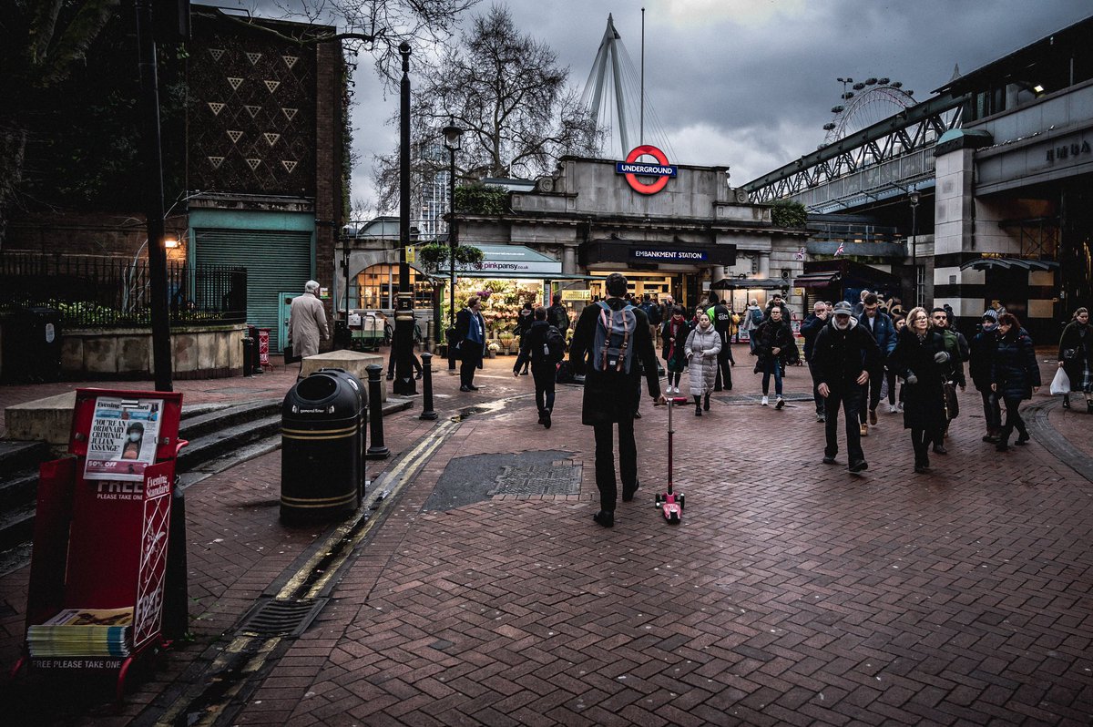 [THREAD]  #PictureOfTheDay 24th February 2020: Going Home  #photooftheday  https://sw1a0aa.pics/2020/02/24/going-home-embankment/ – bei  Embankment London Underground Station