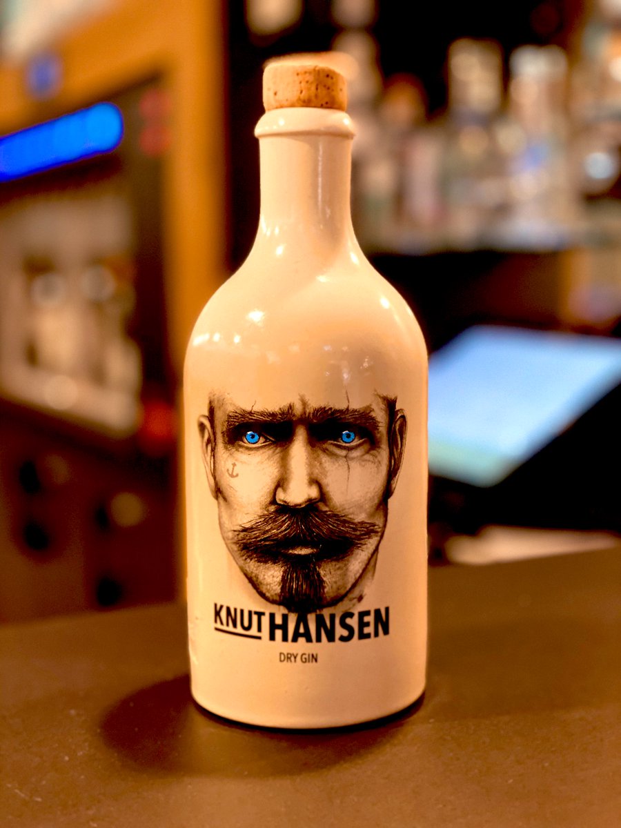 katha_krentz's tweet photo. #GoT meets #Gin: wunderbar 🤩 Danke #KnutHansen! Danke an die Barausstattumg, so kann ich zwei Tage #Kommunikation Seminar noch besser verarbeiten 😇 #GinDesLebens https://t.co/INWpxx7RwB