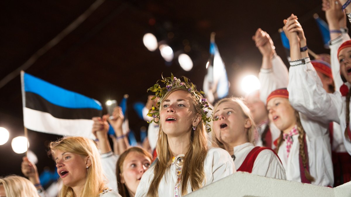 EstoMusicWeek's tweet image. Happy Estonian #IndependenceDay!
Today we celebrate the 102nd birthday of this beautiful country that carries a rich tradition of singing.
Palju õnne, Eesti Vabariik! #estonianmusicweek #EMW #EV102 #eestivabariik102 #laulupidu #laulupidu2019 #laulupidu150 #songfestival