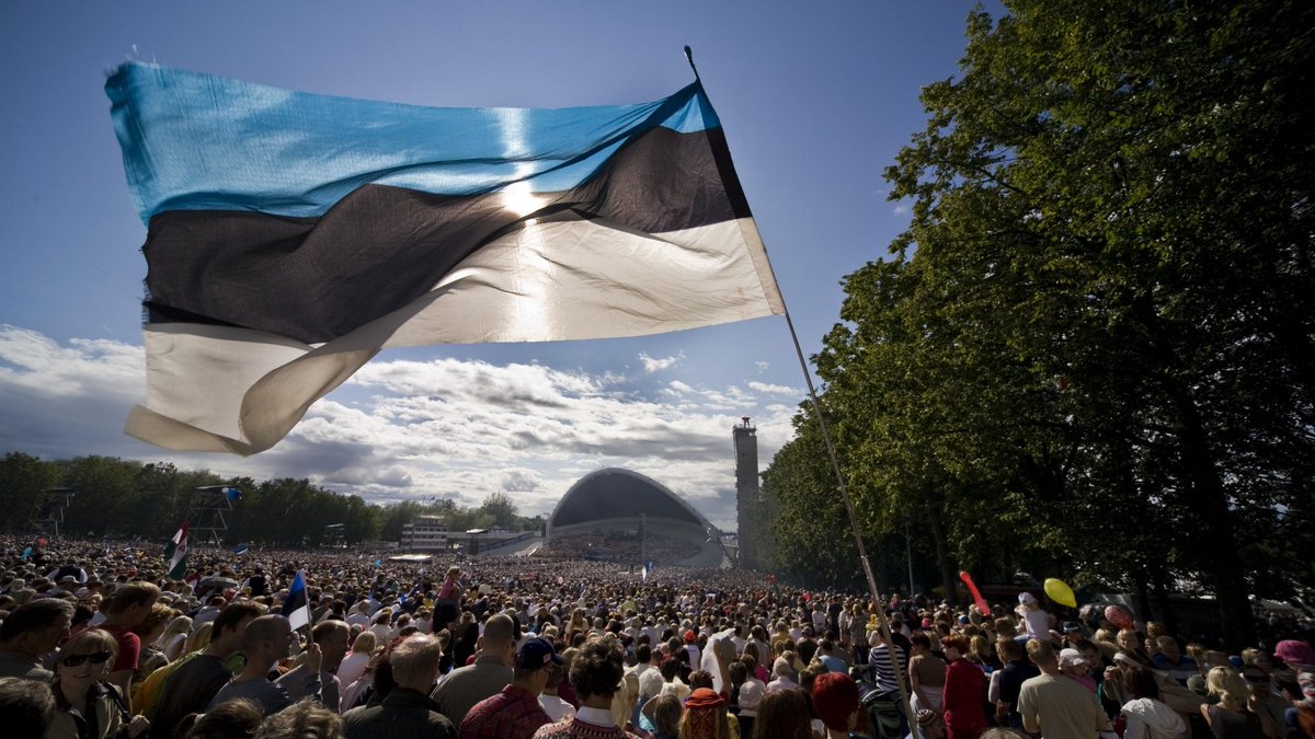 EstoMusicWeek's tweet image. Happy Estonian #IndependenceDay!
Today we celebrate the 102nd birthday of this beautiful country that carries a rich tradition of singing.
Palju õnne, Eesti Vabariik! #estonianmusicweek #EMW #EV102 #eestivabariik102 #laulupidu #laulupidu2019 #laulupidu150 #songfestival