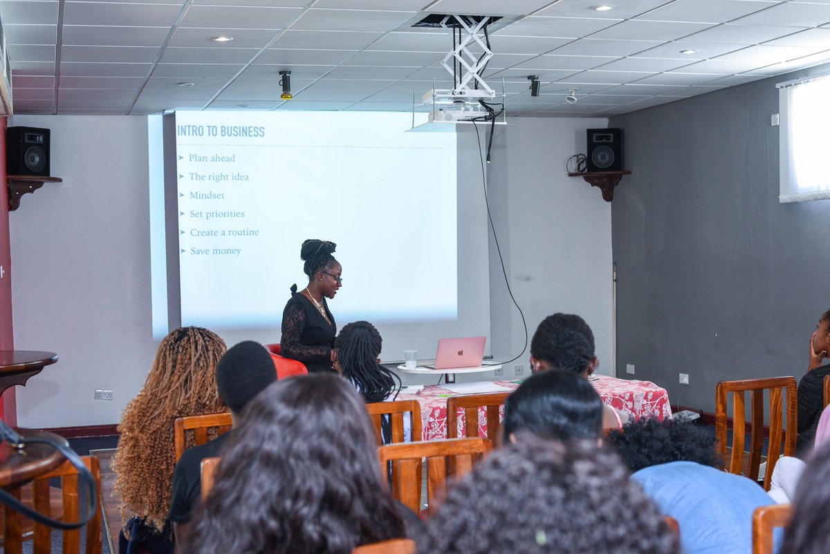 BabeLetsTalkNet's tweet photo. Thanks again to everyone who attended the second BLT Boss Babe Crash Course, it was amazing. #BLTBBC Pics to follow 1/4 https://t.co/1npvf5Zlf7
