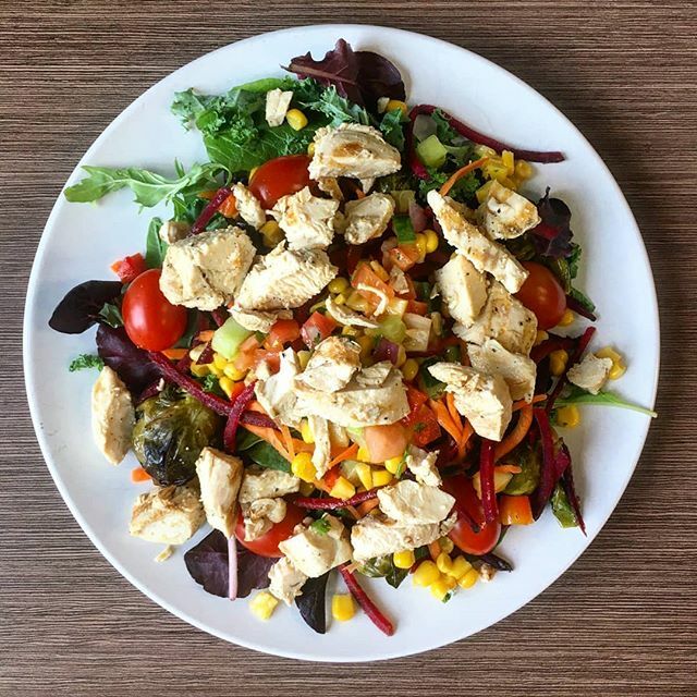 Healthy Mondays anyone? Salad bars are a great way to start your Monday 🥳 You can get this fresh and vibrant salad bar for your next office lunch too!

#FeedTheTeam #Epiclunch 
#healthymondays #saladbar #myportavia #lunchcaterings #officecaterings #t… ift.tt/32lgZm4