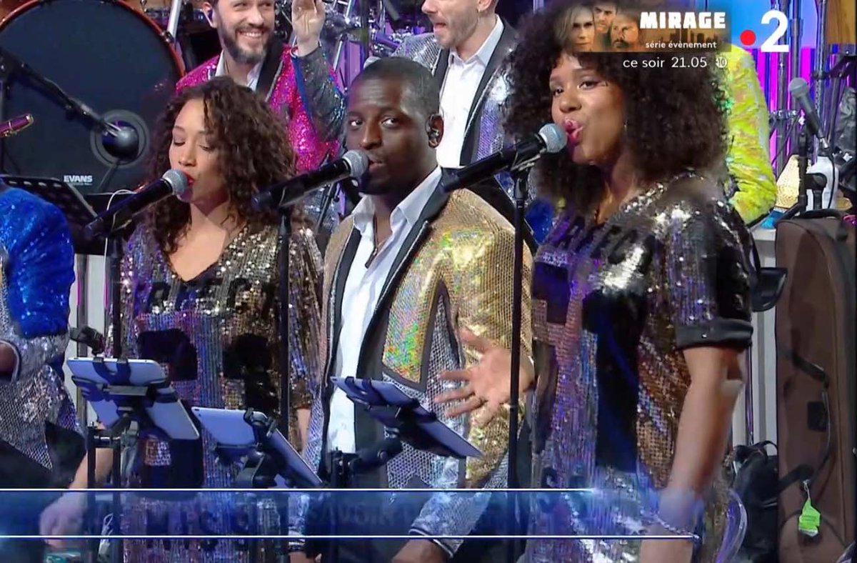 titi1960's tweet photo. Regardez bien les robes des #Choristes de #Noplp de @nagui ...
Il est marqué dessus : #Perfect61
Et fait du pur hasard de la conjonctions de planètes
Le patron, il est né en quelle année #1961 🤣 https://t.co/BtPoSPQ3i4