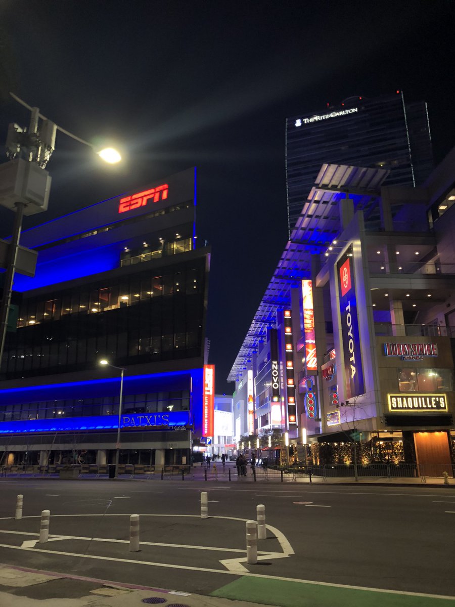 blancheLATV's tweet photo. Early morning #StaplesCenter for #kobememorial #KobeFarewell #KobeandGianna #KobeBryant #Kobe https://t.co/S9Miu3J0kI