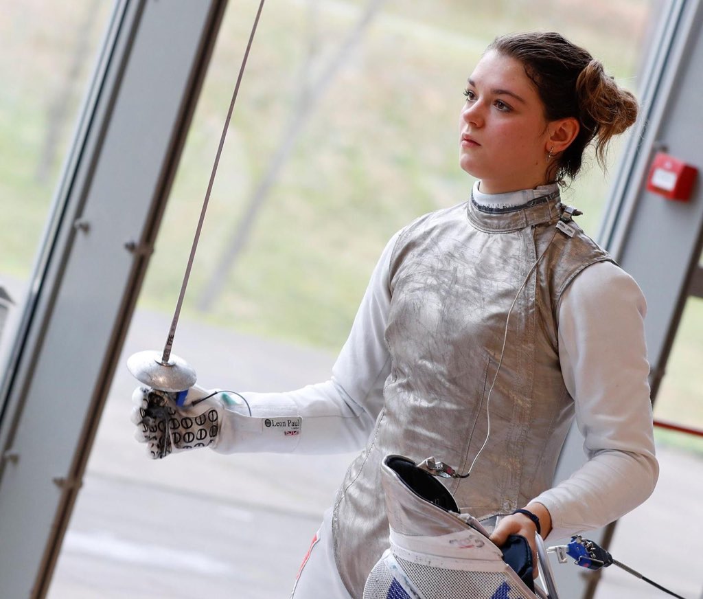 Quelques nouvelles des Championnats d’Europe de Porec en Croatie où Cyrielle Dardé concourait en individuel ce jour. 94 participantes étaient regroupées autour de cet évènement.
Elle doit s’incliner en tableau de 16 mais obtient malgré cela une très belle 11ème place.