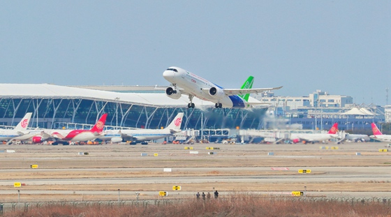 The #C919 flight test program continued to advance on 2.23.2020! AC106 departed Shanghai Pudong Airport and landed at Dongying Shengli Airport after taking a 1 hour &amp; 59 min flight.  AC106 will carry out flight test missions focused on cabin, lighting &amp; exterior noise. #Progress