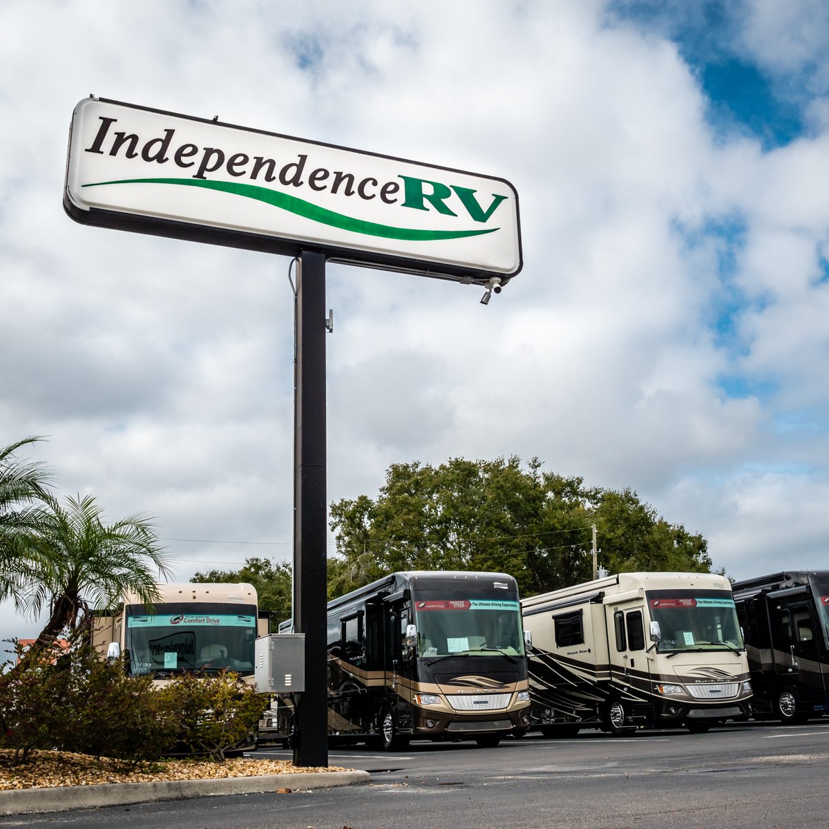 RvIndependence's tweet photo. As long as there's a road, the travel possibilities are endless when you have a Newmar RV. https://t.co/z2trexQkOZ