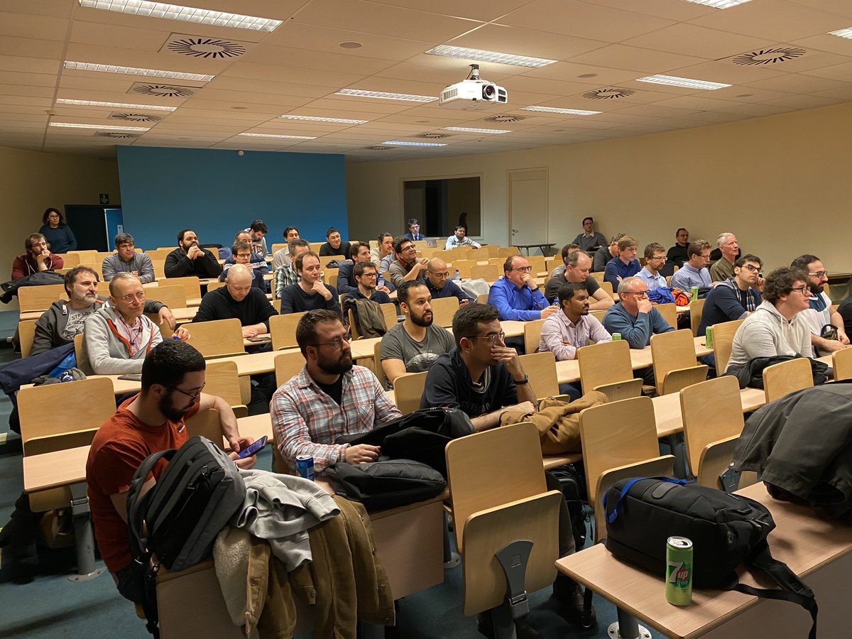 BruJUG's tweet photo. And the show starts ! @rmoff on stage for #kafka #connect
Thanks to @confluentinc for sponsoring and providing food to all those attendees 🙏 https://t.co/iBfN9c5LVH