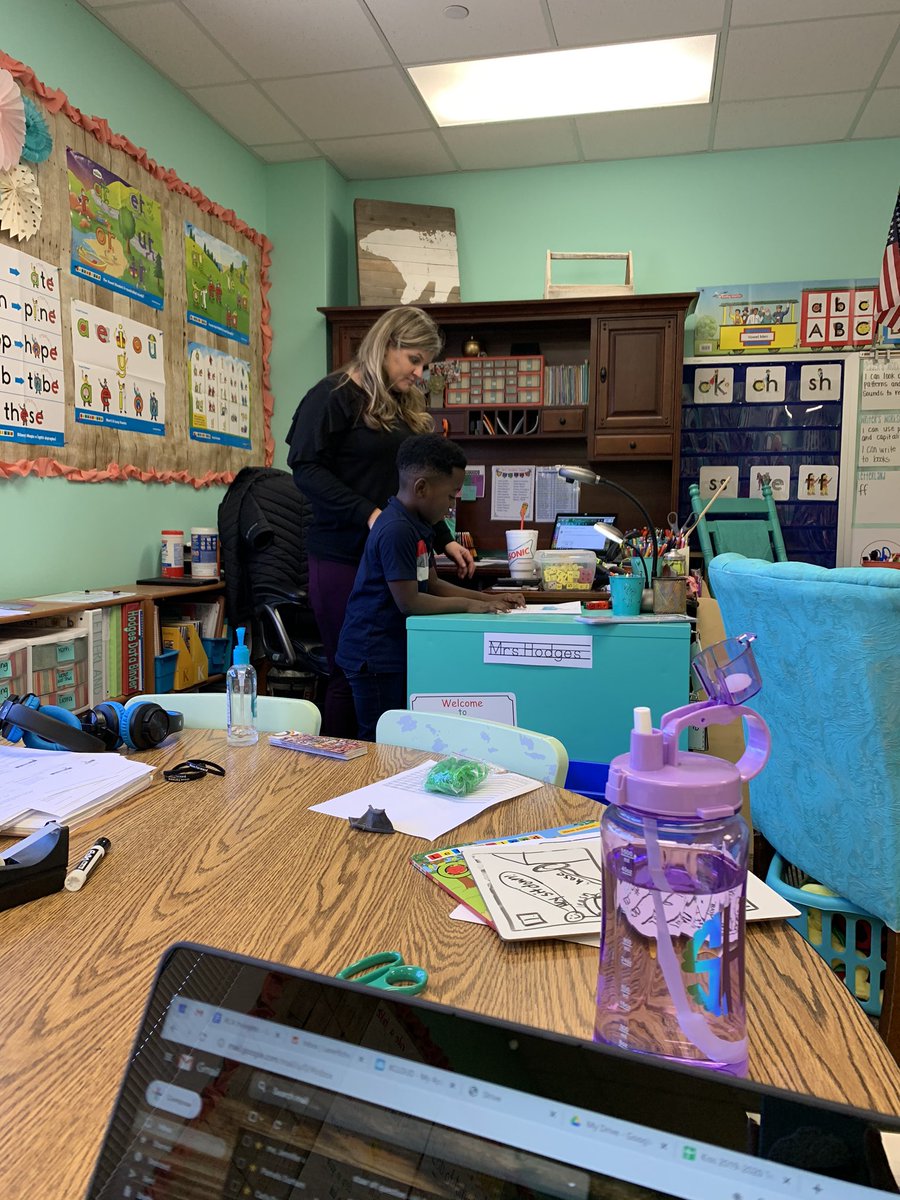 EagleRidgeKISD's tweet photo. One of our kindergarten friends had SIX steps in his how-to paper! #ERELimitlessLearning https://t.co/lRZ7DW4Fmg