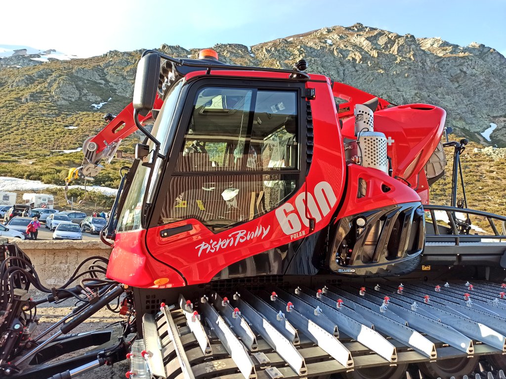 Nueva <a href="/_PistenBully_/">PistenBully</a>  a estrenar🤗
Esto ya es otro avance 💪
Meritorio cómo están tratando la nieve este año en <a href="/eisanisidro/">San Isidro • NET</a> 👏👏
<a href="/diputacionleon/">Diputación De León</a> <a href="/nieveleon/">nieveleon</a> <a href="/nevasport/">nevasport</a> #esqui #snow
Ven a disfrutar del carnaval🥳