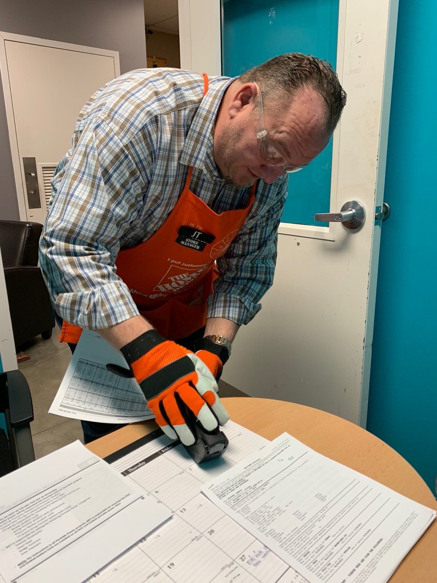 rmalotky's tweet photo. @JTHDMNPride is really getting into the safety culture and leading by example down here in Willmar. #2842willmar #safetyispersonal #Safetyselfienp #d61safe @DepotHawkins @amyjohnson7388 @lhumas10 @rymoflan @ryan3040 @KevinMasseyTHD https://t.co/qbVDoWSjIS