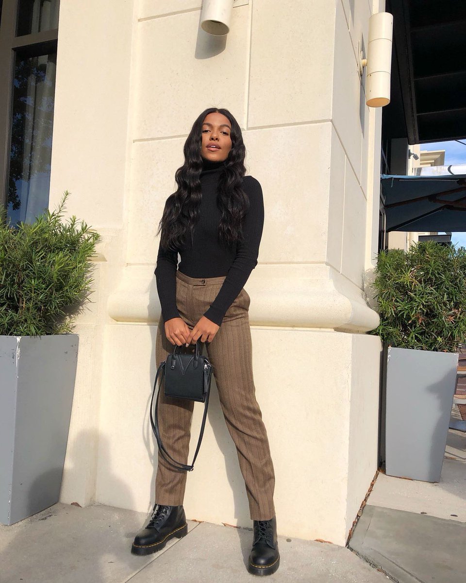 ShopLuvB's tweet photo. Waiting for your Lyft to take you to brunch like 🍴☕️ @kamrinwhite with the neutral tones in our To The Top Turtleneck Bodysuit 🖤 #LuvB https://t.co/nQxsB8KaM9