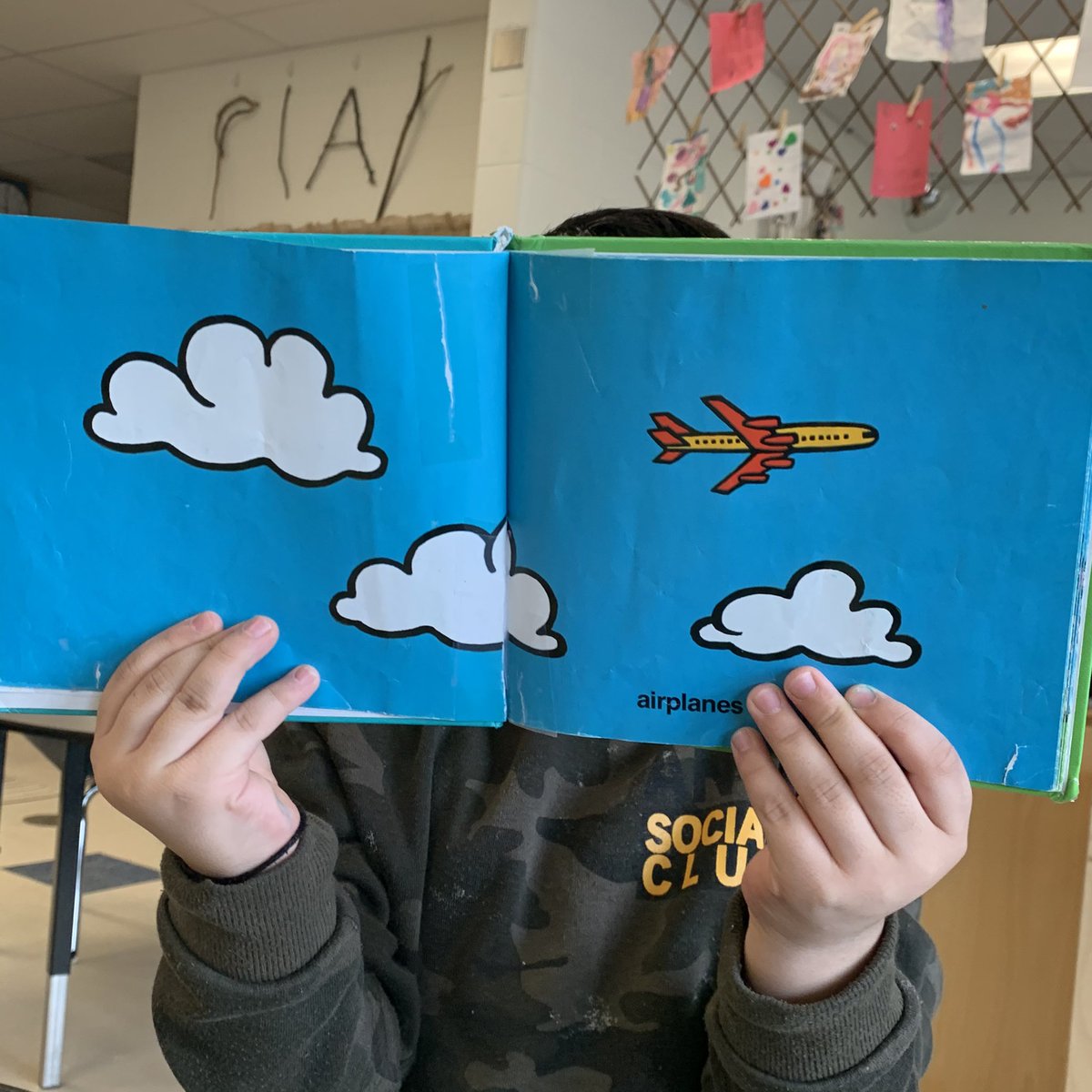 Leslie Middlebrook (@lmmiddlebrook) on Twitter photo Some friends are very interested in reading about airplanes and making their own paper airplanes <a href="/castleoaksps/">Castle Oaks PS</a> Some friends are very interested in reading about airplanes and making their own paper airplanes <a href="/castleoaksps/">Castle Oaks PS</a>