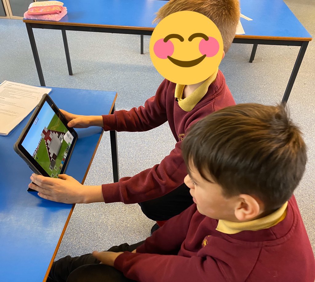 StAlbansSchool1's tweet photo. Llawer o hwyl ym mlwyddyn 4 heddiw am wythnos Gymraeg. Lots of fun in Year 4 today for Welsh Week. They have created a welcoming 'Maes Eisteddfod' on Minecraft (team effort) and have been singing Sosban Fach! Ardderchog pawb!🎵🎤🏴 #SACPSWELSH #SACPSDCF @SiarterIaithCCD https://t.co/Ok9LezvGHt