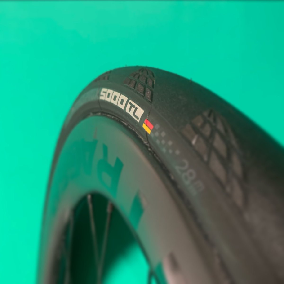 StubeStrong's tweet photo. @ContiTyres #GP5000TL back on my @Bontrager AeolusPro5👌👍
Easy warmup event this Sunday @ukcyclingevents #CambridgeshireClassic
#RoadieLife #TarmacSlave
#BiggerEventsSoon 🙈😆 https://t.co/mst1qfYfIG