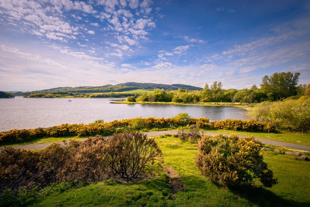 FifeCouncil's tweet photo. Public parks and greenspaces across urban Scotland offer the potential to supply #lowcarbon heat to at least 15% of Scottish households. Lochore Meadows Country Park visitor centre uses a water source heat pump that takes heat stored in the loch. https://t.co/Nkv7qfexQd https://t.co/IkDMKvS2ro