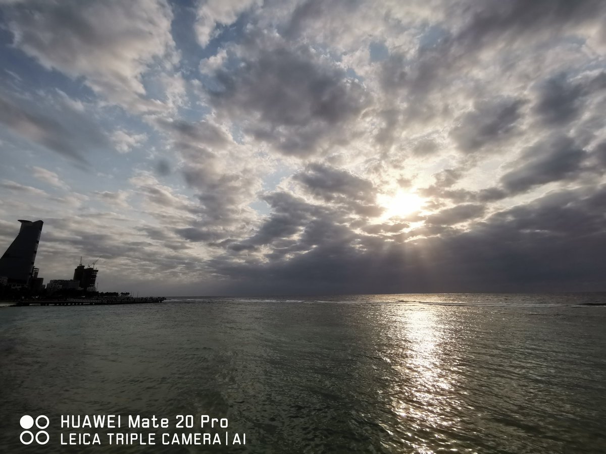 #جده_الان_عالميا
كل جو فيها له قصة وحكاية غيمها شمسها حرها تبقى هوايا
ذايب معها بكل التفاصيل
نسهر مع الليل بنسمة عليل