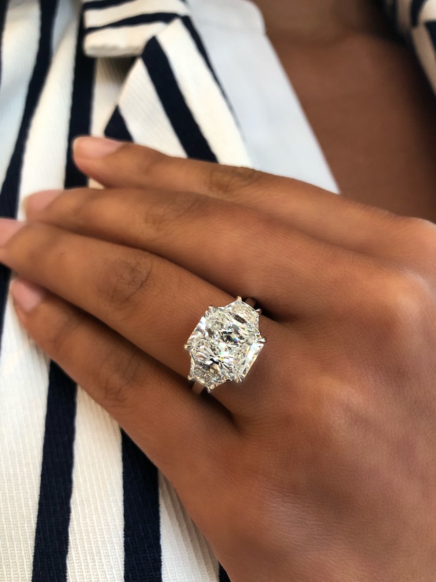 TWObyLONDON's tweet photo. “You will never have this day again, so make it count.” #MondayMotivation #radiant #radiantcut #MondayThoughts #MondayMorning https://t.co/PDlwTfDJ8i