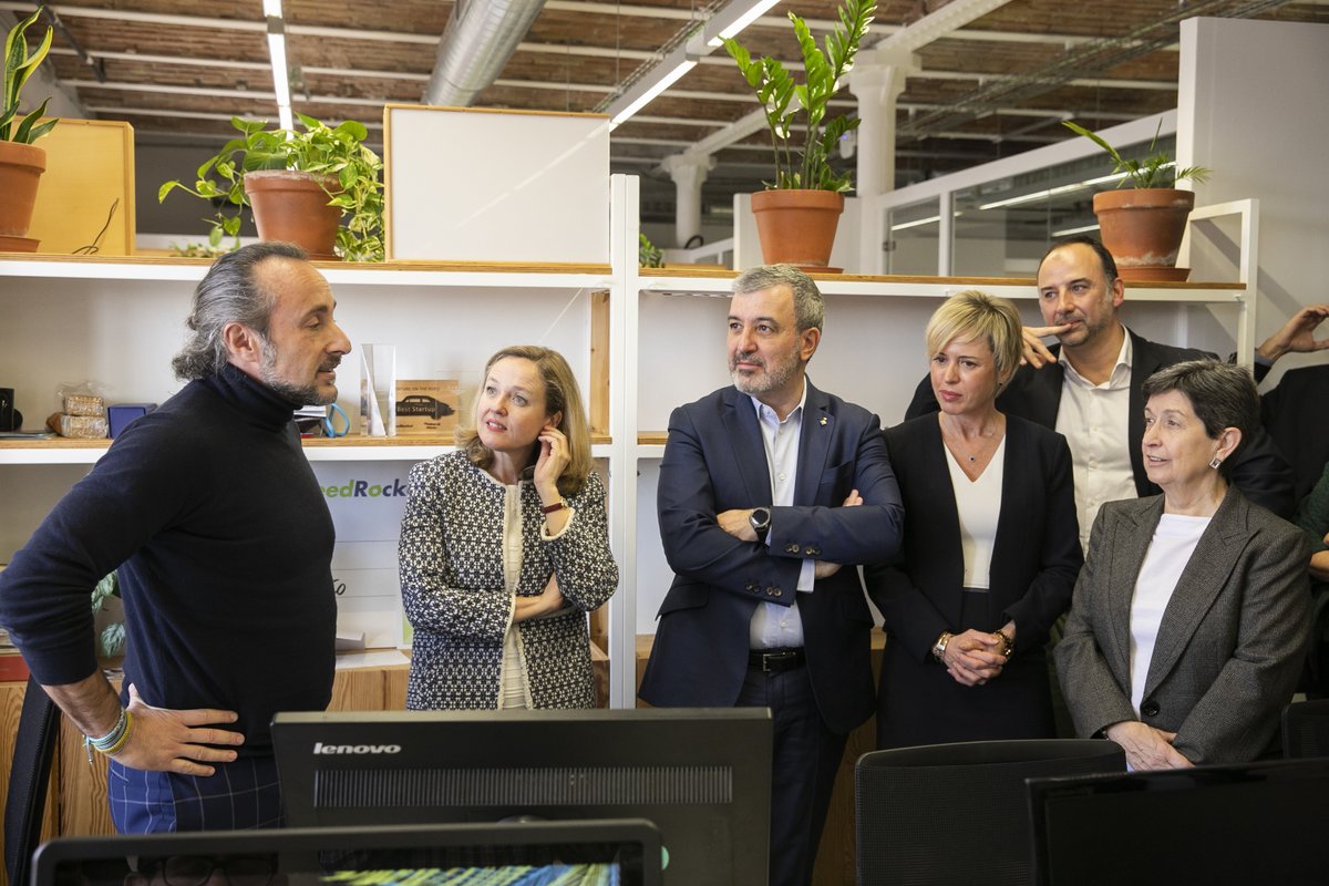 TheCollider_MWC's tweet image. 📸 Visita de @NadiaCalvino (@_minecogob) y @CarmeArtigas (@SEDIAgob) a nuestras oficinas para conocer la actividad de The Collider y de algunas de nuestras startups como @AllRead_MLT y @saalgGeomech 

#BeyondData