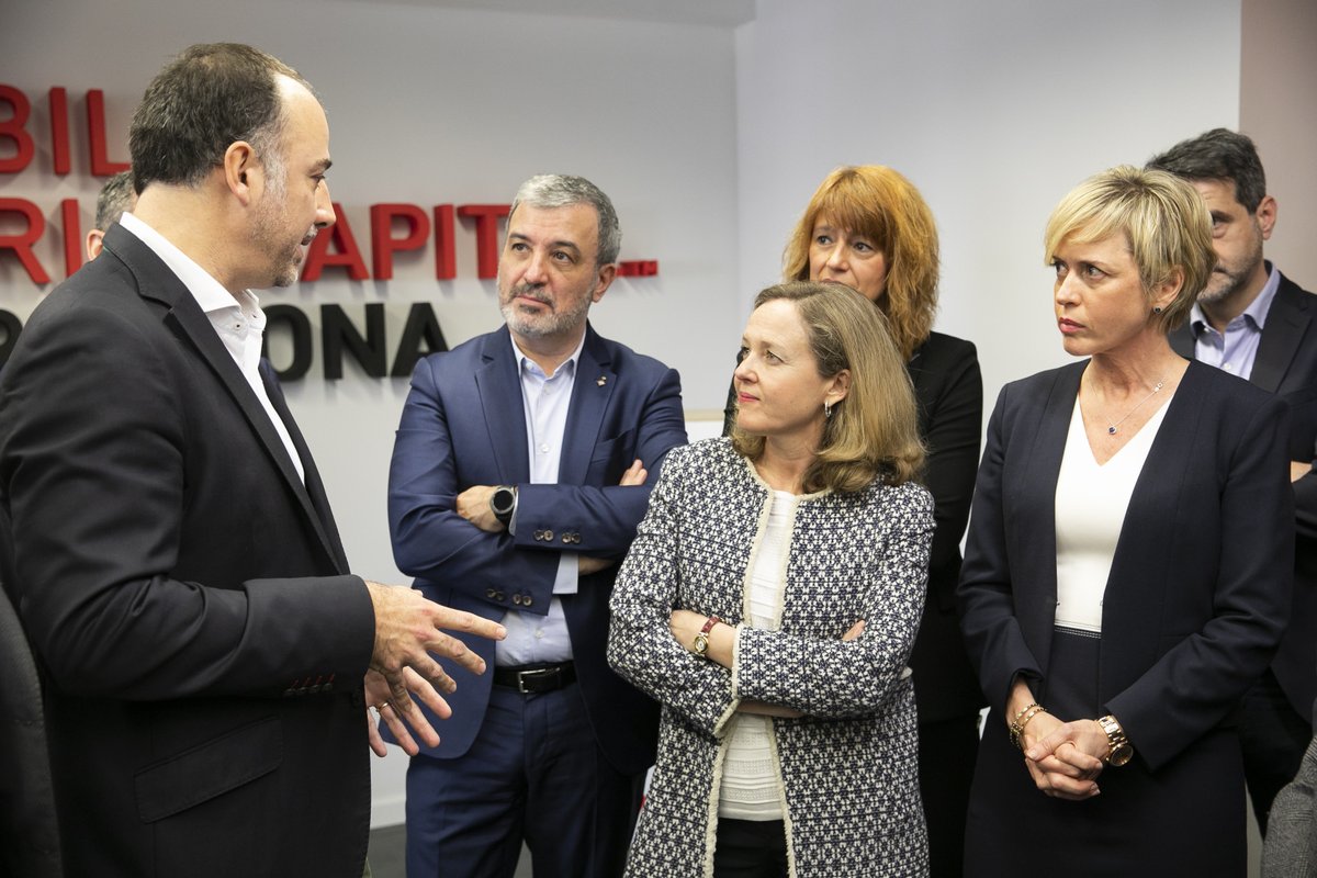 TheCollider_MWC's tweet image. 📸 Visita de @NadiaCalvino (@_minecogob) y @CarmeArtigas (@SEDIAgob) a nuestras oficinas para conocer la actividad de The Collider y de algunas de nuestras startups como @AllRead_MLT y @saalgGeomech 

#BeyondData