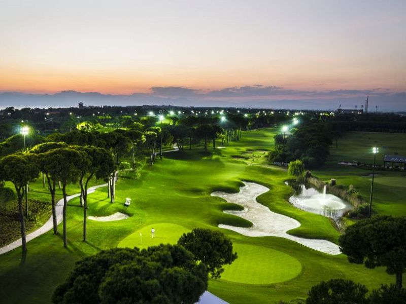 TGI_GolfTravel's tweet photo. How long since you had a round of golf without full winter gear on? 🥶🤔
How nice would it be to have a golf break in the sun to look forward to?🌞🤔
Have a look at our offers page for inspiration 👌
👉 https://t.co/FLVHHiqyVt
 #GolfHoliday #GolfBreak #Golf https://t.co/L47LScr1Uv