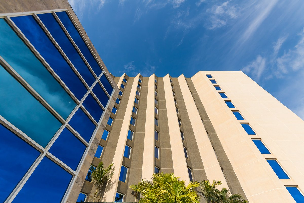 inter_mcbo's tweet photo. Un destino de clase mundial te espera para disfrutar #OasisCarnaval 🎭🎊
.
.
El lugar ideal para relajarte, recargar energías y disfrutar una #VidaInter ☀💦🌴 #InterContinental #Maracaibo https://t.co/w1udAa7caB
