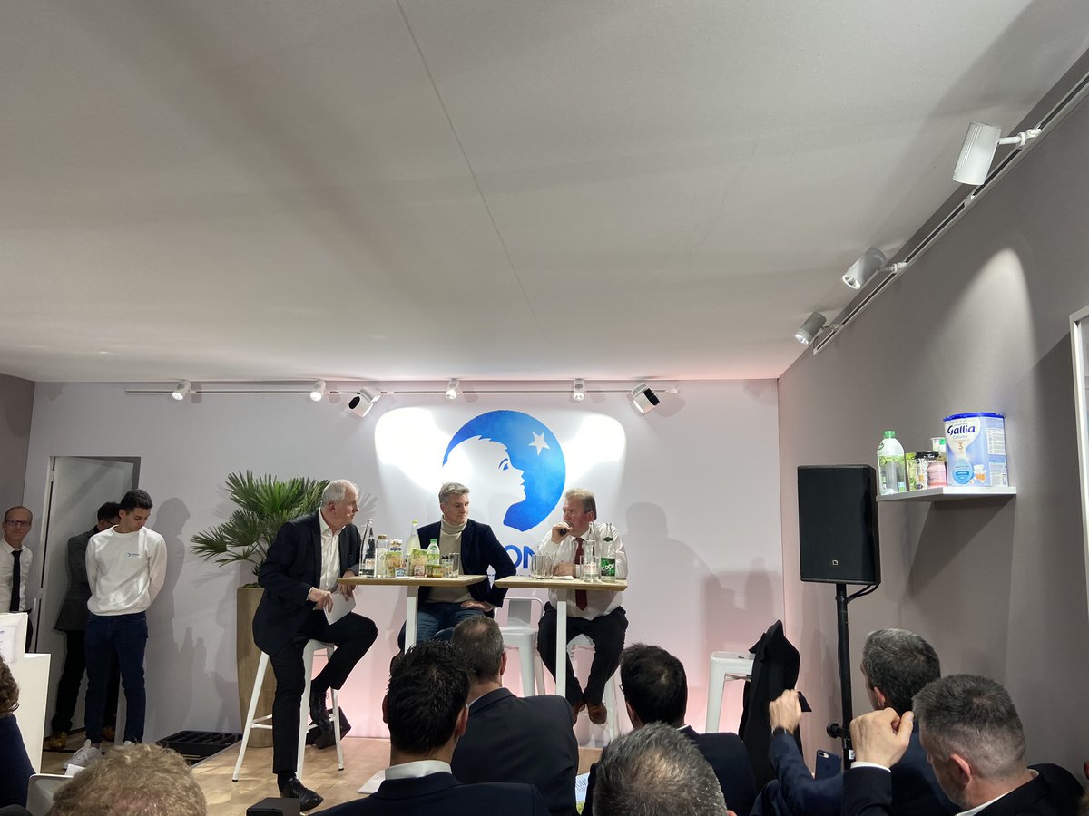 OlivierMEVEL's tweet image. A la question « Comment mieux manger en France ? » posée par @DanoneFR auprès de 8 millions de personnes, le premier critère du mieux manger a trait au circuit court qui prend le pas sur le mode de production. Pour le conso, le pas bio d’à coté prend le pas sur le bio d’ailleurs.