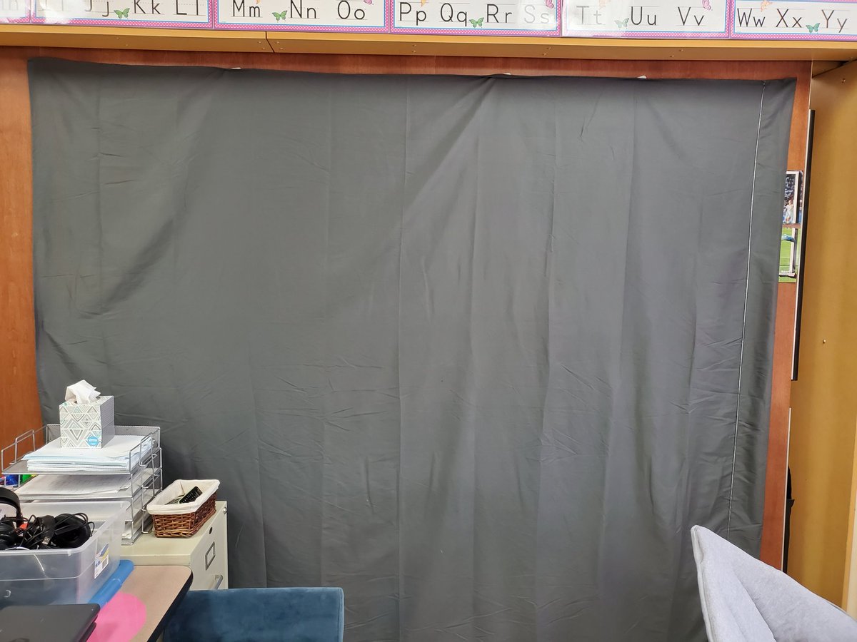 KimberlyDunbar3's tweet photo. So getting ready for testing use bedsheets to easily cover your word wall... or am I the only one who does it this way 🤪 #teacherhack #wdmcsesol #HillsidePride https://t.co/48jsoG3ZFL
