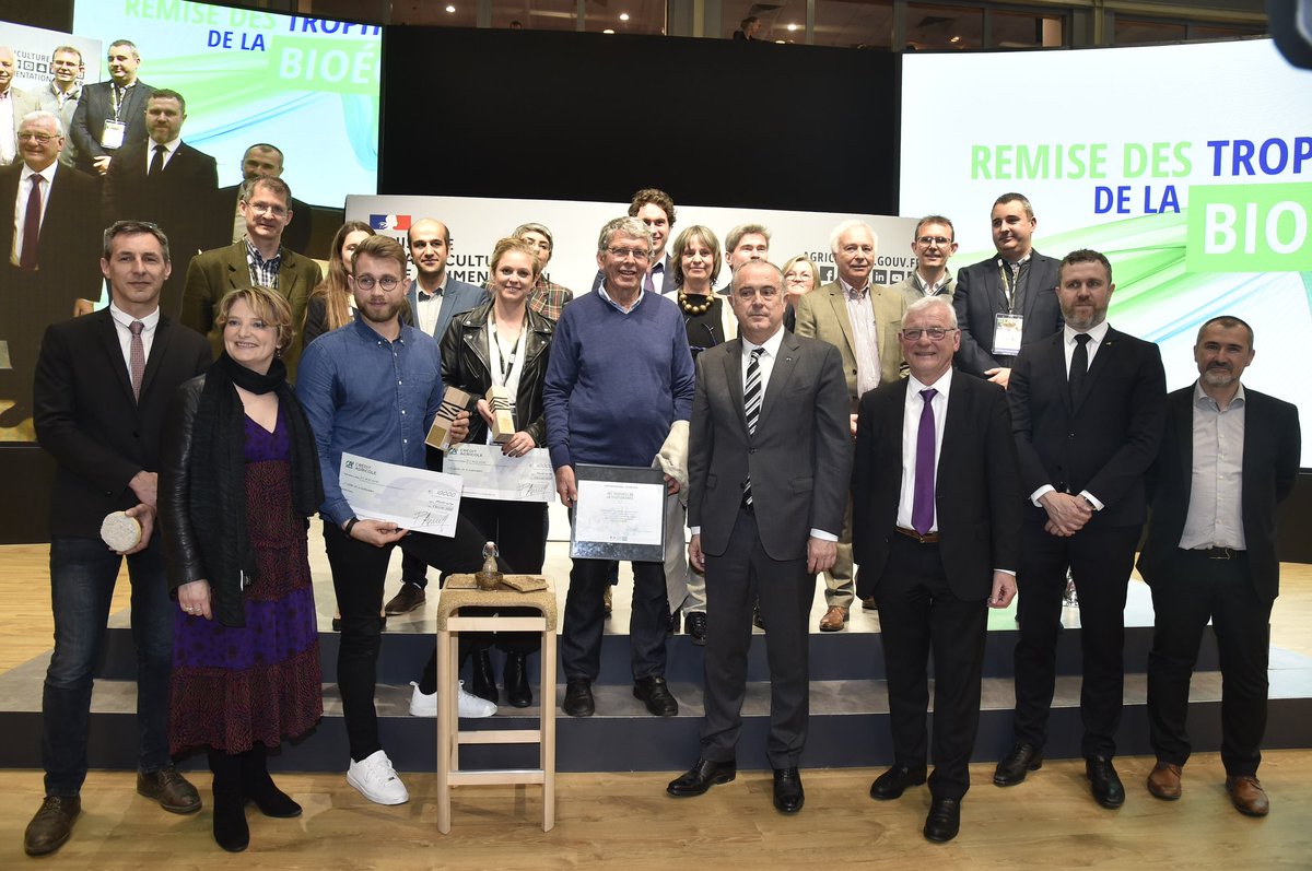 #SIA2020 - 🏆 Félicitations aux lauréats du trophée de la bioéconomie 
Découvrez en détail leurs projets innovants ⤵️
agriculture.gouv.fr/qui-sont-les-l…
#PositiveAgriculture