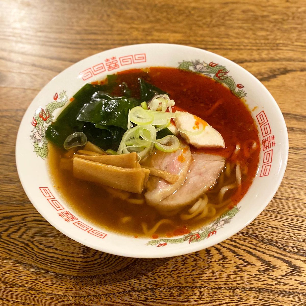 はーげる 平山 Pa Twitter 辣油たっぷりわかめ ラーメンを作りました スープは以前作った地頭鶏ベースに醤油ダレ 自家製辣油を多めにかけて 三陸産の塩蔵ワカメをトッピング 麺はギリギリまで寝かせた というか寝かせてしまった春よ恋の加水率40 を使用 いい感じで